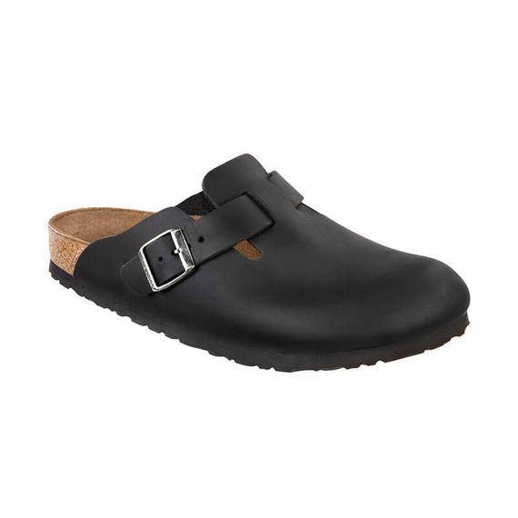 A Birkenstock Boston fekete bőr klumpa egészen egyedi darab! A csodás bőr felsőrész maga a tartósság! Egy ilyen klumpában minden megtett lépés egy álom!