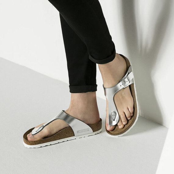 Birkenstock Gizeh lábujjközös papucs normal | Csillogó ezüst bőr | Metallic silver leather