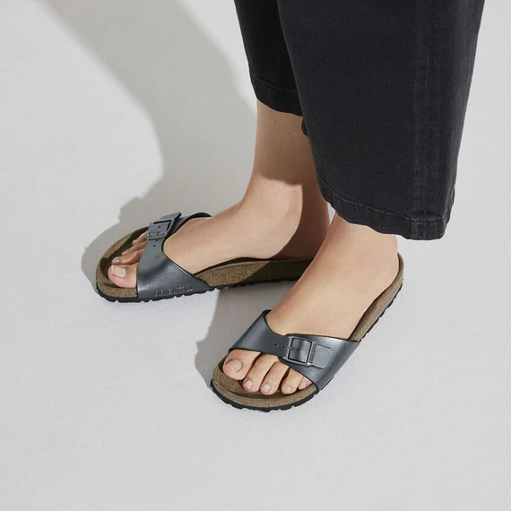Birkenstock Madrid egypántos papucs keskeny | Csillogó fekete | Metallic Black